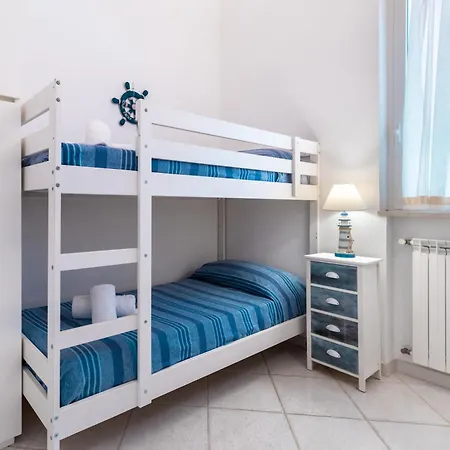 Apartment Hostdomus - Mariblu -with Private Parking *