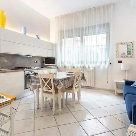 Hostdomus - Mariblu -with Private Parking Apartment *