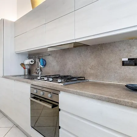 Hostdomus - Mariblu -with Private Parking Apartment *