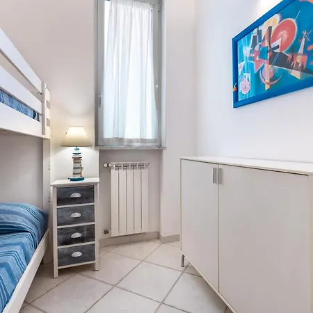 Apartment Hostdomus - Mariblu -with Private Parking