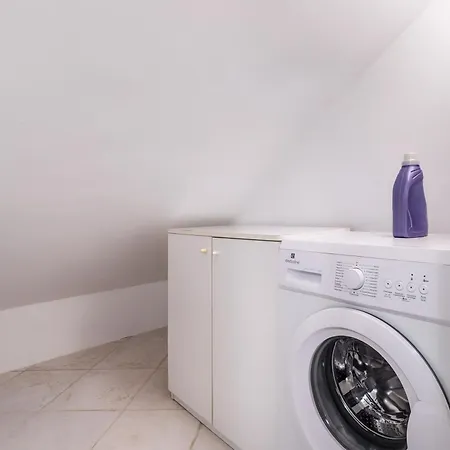 Apartment Hostdomus - Mariblu -with Private Parking *
