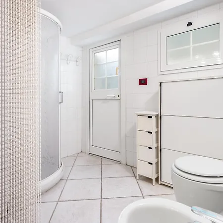 Apartment Hostdomus - Mariblu -with Private Parking Alassio